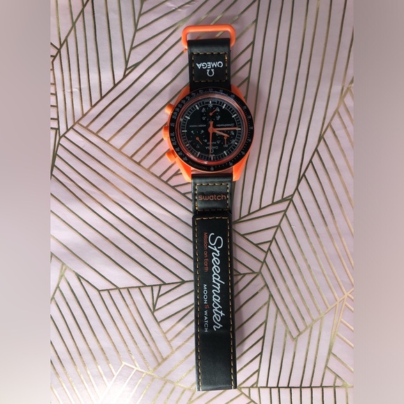 Swatch X Omega Unisex Bioceramic MoonSwatch Mission On Earth Lava Edition - Picture 6 of 16